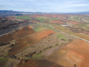 Bulgaristan 'ın Haskovo Bölgesi Topolovgrad kasabası yakınlarındaki Sakar Dağı' nın hava manzarası