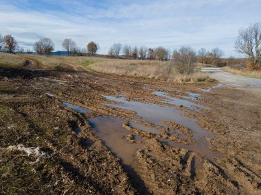 Bulgaristan 'ın Haskovo Bölgesi Topolovgrad kasabası yakınlarındaki Sakar Dağı' nın hava manzarası