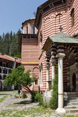 RILA Monasteri, BULGARIA - 24 Haziran 2021: Rila Ortodoks Manastırı (Rila Manastırı), Kyustendil Bölgesi, Bulgaristan