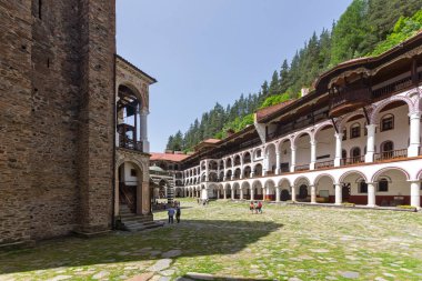 RILA Monasteri, BULGARIA - 24 Haziran 2021: Rila Ortodoks Manastırı (Rila Manastırı), Kyustendil Bölgesi, Bulgaristan