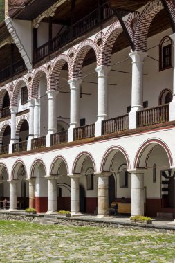 RILA Monasteri, BULGARIA - 24 Haziran 2021: Rila Ortodoks Manastırı (Rila Manastırı), Kyustendil Bölgesi, Bulgaristan