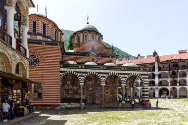RILA Monasteri, BULGARIA - 24 Haziran 2021: Rila Ortodoks Manastırı (Rila Manastırı), Kyustendil Bölgesi, Bulgaristan