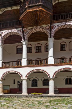 RILA Monasteri, BULGARIA - 24 Haziran 2021: Rila Ortodoks Manastırı (Rila Manastırı), Kyustendil Bölgesi, Bulgaristan