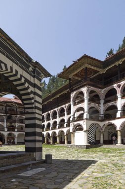 RILA Monasteri, BULGARIA - 24 Haziran 2021: Rila Ortodoks Manastırı (Rila Manastırı), Kyustendil Bölgesi, Bulgaristan