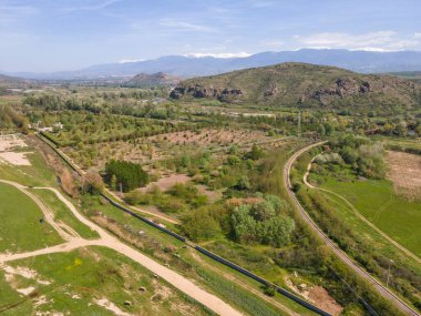 Bulgaristan 'ın Kozhuh Dağı ve Petrich vadisinin hava manzarası