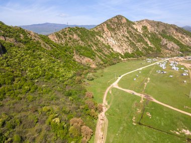 Bulgaristan 'ın Kozhuh Dağı ve Petrich vadisinin hava manzarası