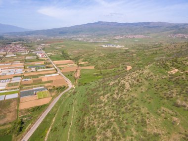 Bulgaristan 'ın Kozhuh Dağı ve Petrich vadisinin hava manzarası