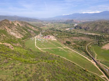 Bulgaristan 'ın Kozhuh Dağı ve Petrich vadisinin hava manzarası