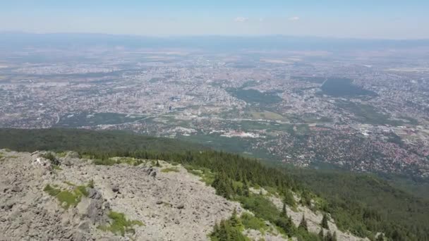 Amazing Aerial View City Sofia Kamen Del Peak Vitosha Mountain — Stockvideo