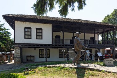 TROYAN, BULGARIA - 31 Ağustos 2021: Bulgaristan 'ın Troyan, Lovech bölgesinin inanılmaz manzarası