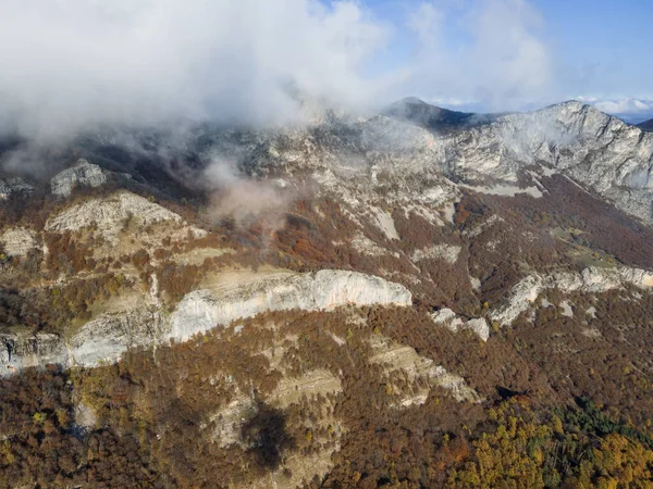 Incredibile Paesaggio Aereo Autunnale Dei Monti Balcani Passo Vratsata Bulgaria — Foto Stock