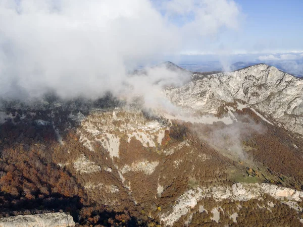 Incredibile Paesaggio Aereo Autunnale Dei Monti Balcani Passo Vratsata Bulgaria — Foto Stock