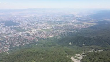 Bulgaristan 'ın Vitosha Dağı' ndaki Kamen Del Peak kentinden Sofya 'nın hava manzarası