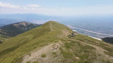 Bulgaristan 'ın Blagoevgrad bölgesindeki Belasitsa Dağı' nın şaşırtıcı hava manzarası