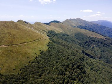 Bulgaristan 'ın Blagoevgrad bölgesindeki Belasitsa Dağı' nın şaşırtıcı hava manzarası