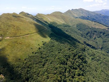 Bulgaristan 'ın Blagoevgrad bölgesindeki Belasitsa Dağı' nın şaşırtıcı hava manzarası