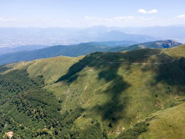 Bulgaristan 'ın Blagoevgrad bölgesindeki Belasitsa Dağı' nın şaşırtıcı hava manzarası
