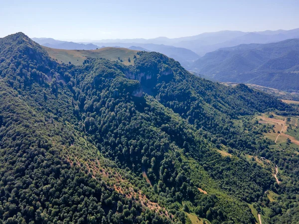 Vista Aérea Montaña Balcánica Cerca Ciudad Teteven Región Lovech Bulgaria —  Fotos de Stock