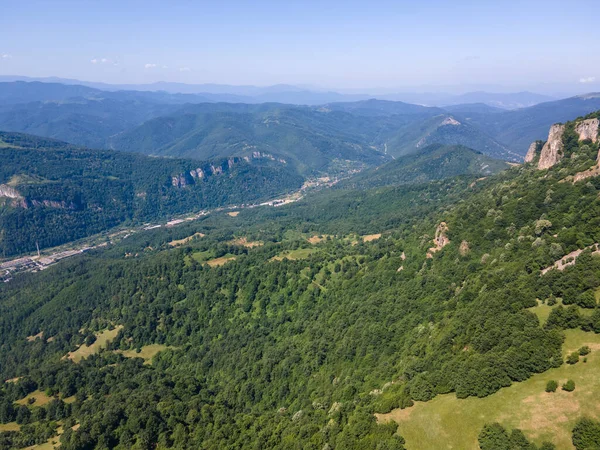 Vista Aerea Della Montagna Dei Balcani Vicino Alla Città Teteven — Foto Stock