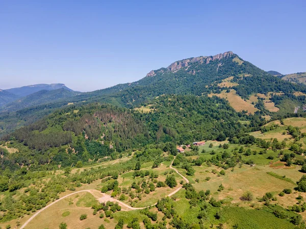 保加利亚Lovech地区Teteven镇附近巴尔干山脉的空中景观 — 图库照片