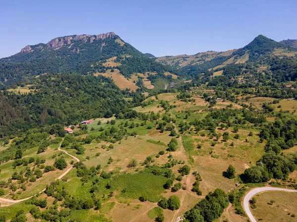 保加利亚Lovech地区Teteven镇附近巴尔干山脉的空中景观 — 图库照片
