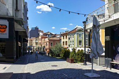 PLOVDIV, BULGARIA - 2 AĞUSTOS 2022: Bulgaristan 'ın Filibe kentinin yaya caddelerindeki evler