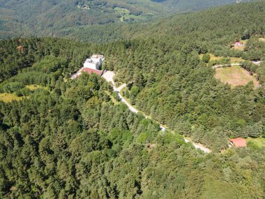 Bulgaristan 'ın Filibe Bölgesi, Rhodopes Dağı' ndaki Koprivkite bölgesinin havadan yaz manzarası