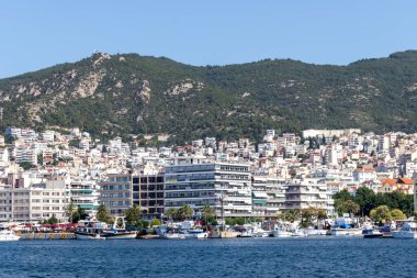 KAVALA, GREECE - 22 Haziran 2019: Yunanistan 'ın Doğu Makedonya ve Trakya kentinin muhteşem panoramik manzarası