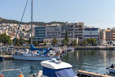 KAVALA, GREECE - 22 Haziran 2019: Yunanistan 'ın Doğu Makedonya ve Trakya kentinin muhteşem panoramik manzarası