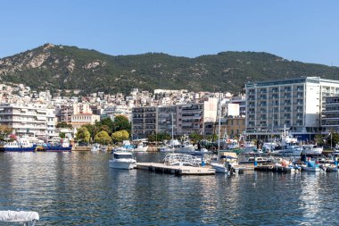 KAVALA, GREECE - 22 Haziran 2019: Yunanistan 'ın Doğu Makedonya ve Trakya kentinin muhteşem panoramik manzarası