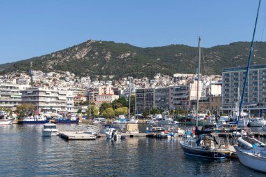 KAVALA, GREECE - 22 Haziran 2019: Yunanistan 'ın Doğu Makedonya ve Trakya kentinin muhteşem panoramik manzarası