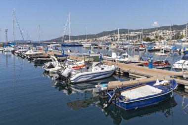 KAVALA, GREECE - 22 Haziran 2019: Yunanistan 'ın Doğu Makedonya ve Trakya kentinin muhteşem panoramik manzarası