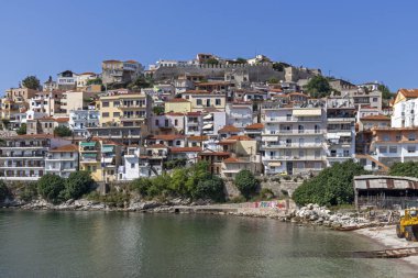 KAVALA, GREECE - 22 Haziran 2019: Yunanistan 'ın Doğu Makedonya ve Trakya kentinin muhteşem panoramik manzarası