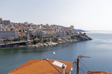KAVALA, GREECE - 22 Haziran 2019: Yunanistan 'ın Doğu Makedonya ve Trakya kentinin muhteşem panoramik manzarası