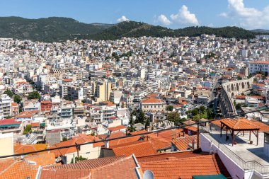 KAVALA, GREECE - 22 Haziran 2019: Yunanistan 'ın Doğu Makedonya ve Trakya kentinin muhteşem panoramik manzarası