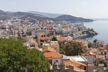 KAVALA, GREECE - 22 Haziran 2019: Yunanistan 'ın Doğu Makedonya ve Trakya kentinin muhteşem panoramik manzarası