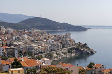 KAVALA, GREECE - 22 Haziran 2019: Yunanistan 'ın Doğu Makedonya ve Trakya kentinin muhteşem panoramik manzarası