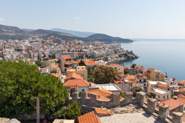 KAVALA, GREECE - 22 Haziran 2019: Yunanistan 'ın Doğu Makedonya ve Trakya kentinin muhteşem panoramik manzarası
