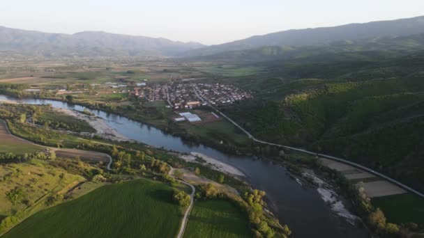 保加利亚Blagoevgrad地区Topolnitsa村附近通过Struma河的空中日落 — 图库视频影像
