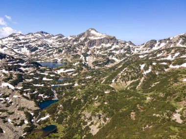 Bulgaristan 'ın Kremenski gölleri yakınlarındaki Pirin Dağı' nın şaşırtıcı hava manzarası
