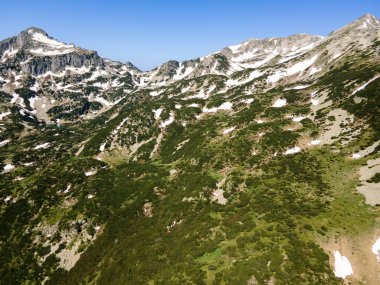 Bulgaristan 'ın Kremenski gölleri yakınlarındaki Pirin Dağı' nın şaşırtıcı hava manzarası