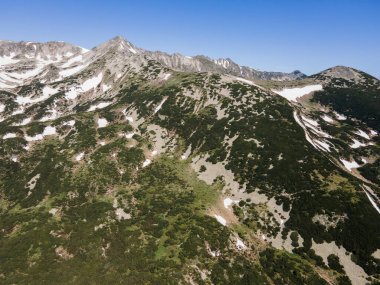 Bulgaristan 'ın Kremenski gölleri yakınlarındaki Pirin Dağı' nın şaşırtıcı hava manzarası