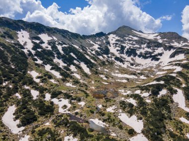 Bulgaristan 'ın Kremenski gölleri yakınlarındaki Pirin Dağı' nın şaşırtıcı hava manzarası