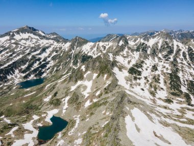 Bulgaristan 'ın Kremenski gölleri yakınlarındaki Pirin Dağı' nın şaşırtıcı hava manzarası