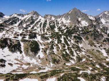 Bulgaristan 'ın Kremenski gölleri yakınlarındaki Pirin Dağı' nın şaşırtıcı hava manzarası