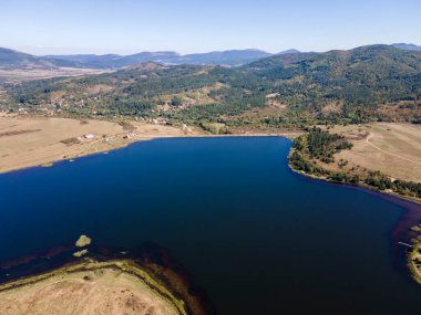 Bulgaristan 'ın Pernik Bölgesi, Yarlovtsi Barajı' nın hava manzarası