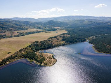 Bulgaristan 'ın Pernik Bölgesi, Yarlovtsi Barajı' nın hava manzarası