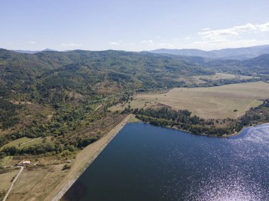Bulgaristan 'ın Pernik Bölgesi, Yarlovtsi Barajı' nın hava manzarası