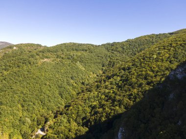 Bulgaristan 'ın Tran kenti yakınlarındaki Erma Nehri Boğazı' nın hava manzarası