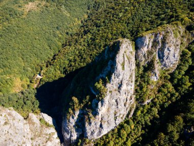 Bulgaristan 'ın Tran kenti yakınlarındaki Erma Nehri Boğazı' nın hava manzarası